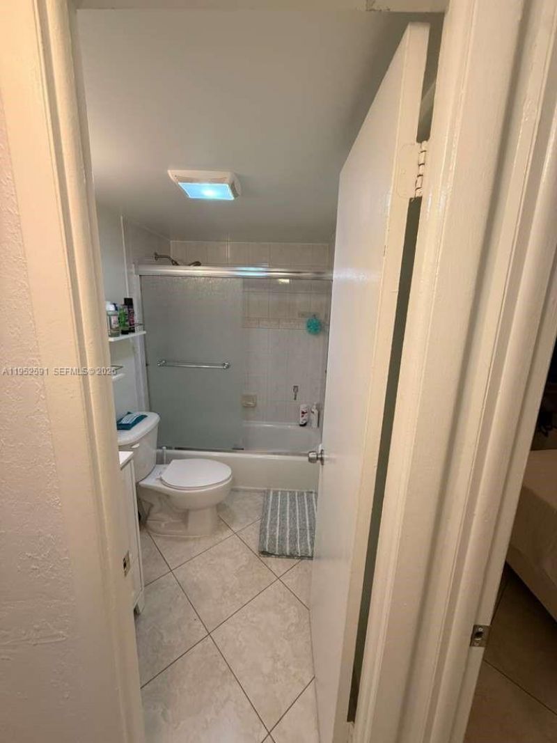 5501 NW 7th St , Unit E207, Miami, FL 33126 Photo