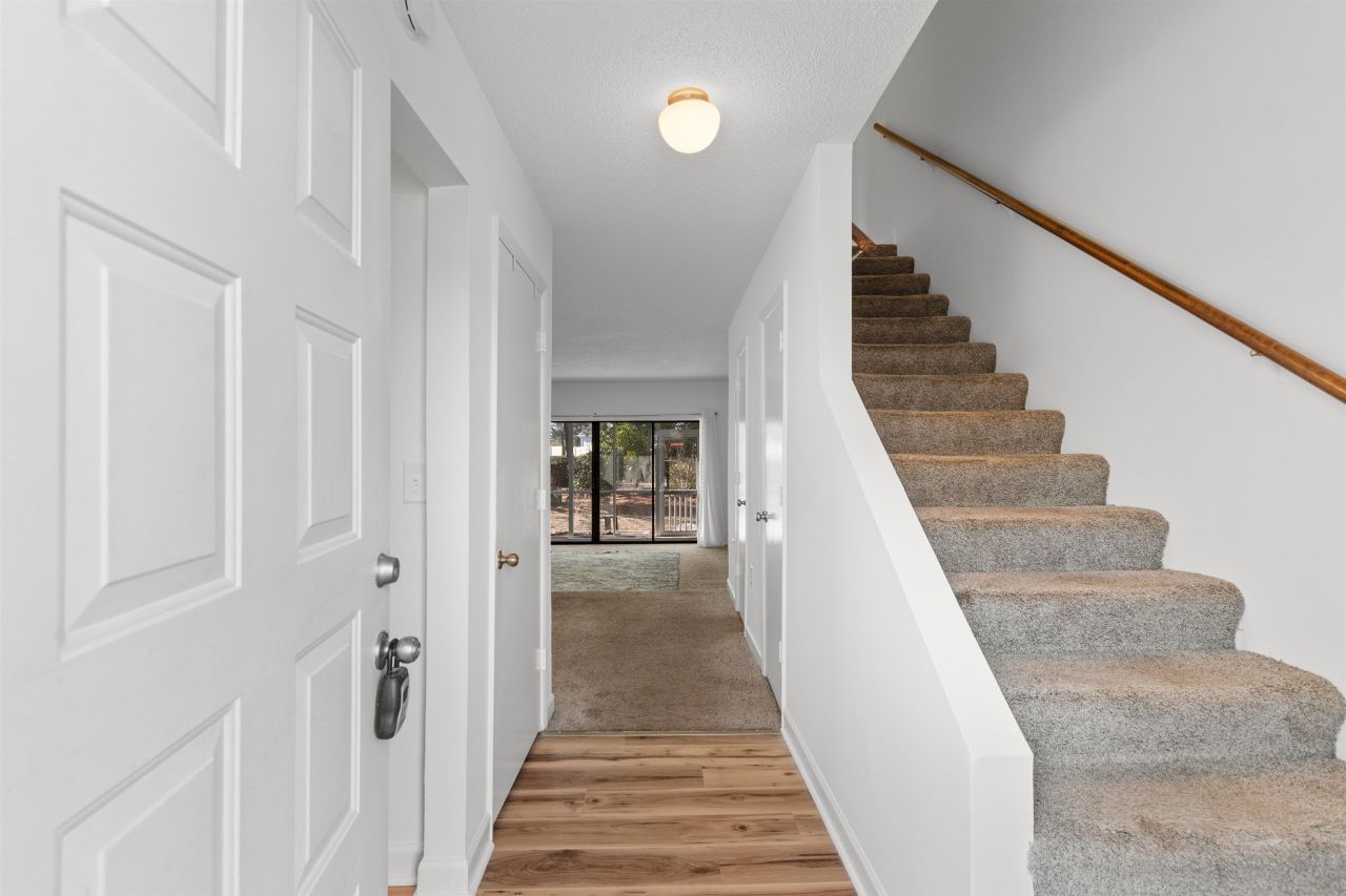 938 Villa Dr. Photo 18