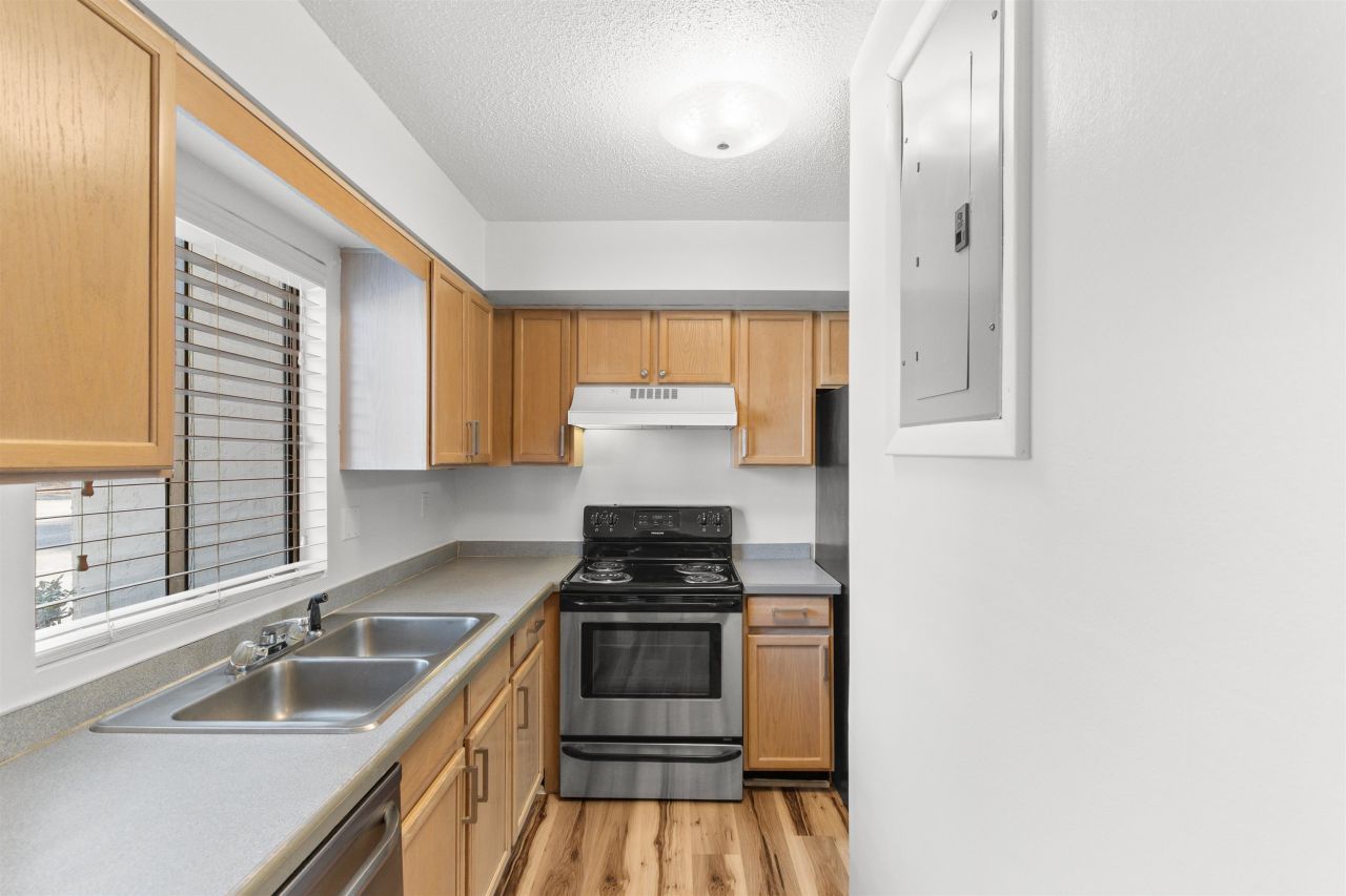 938 Villa Dr. Photo 20