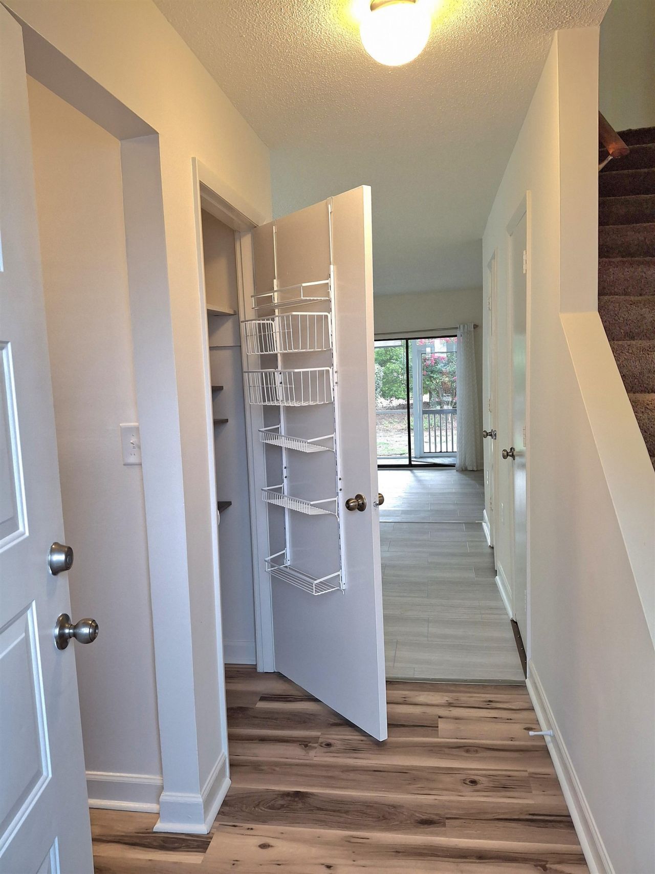 938 Villa Dr. Photo 21