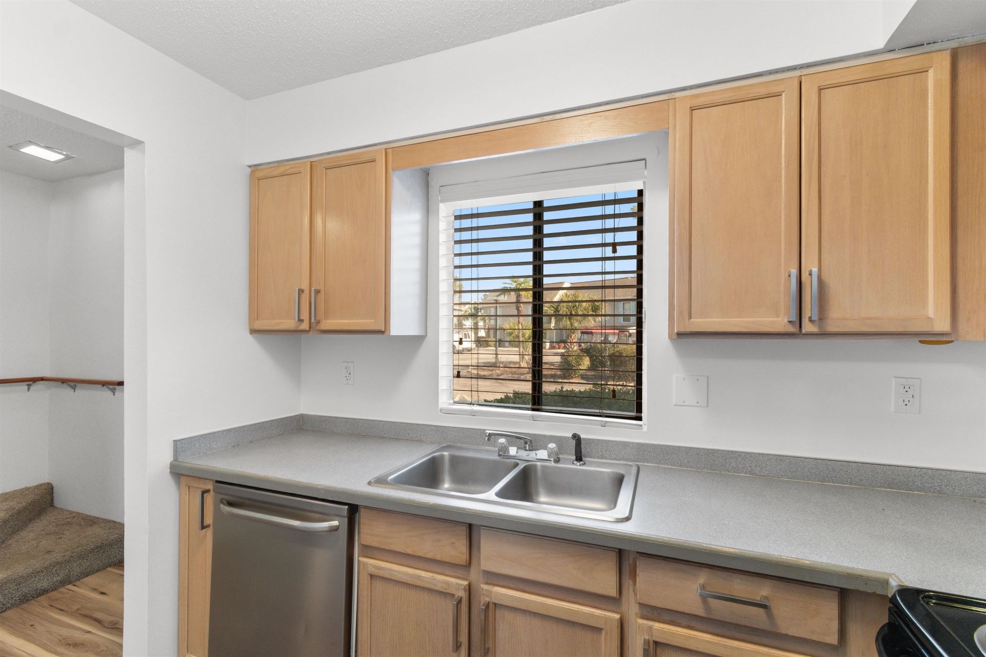 938 Villa Dr. Photo 24