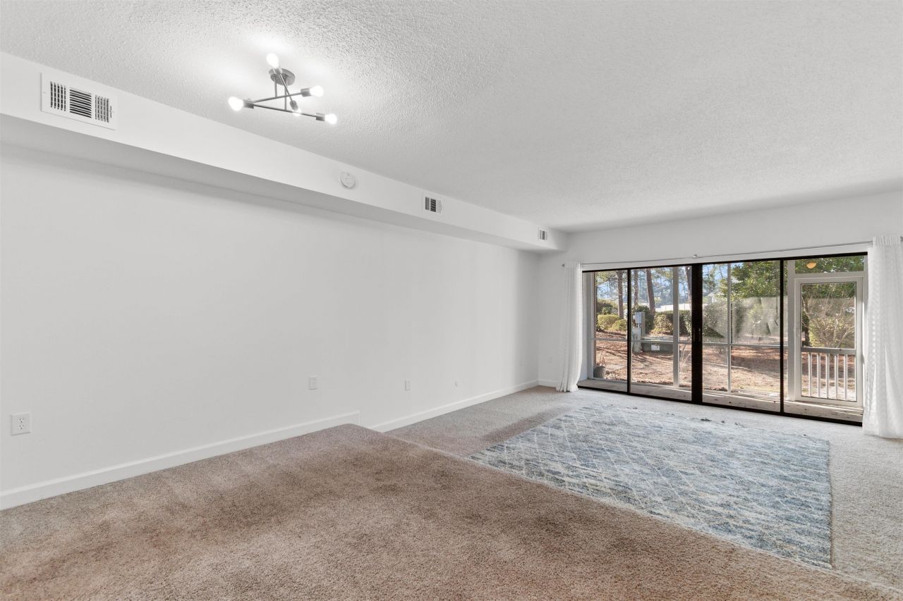 938 Villa Dr. Photo 24