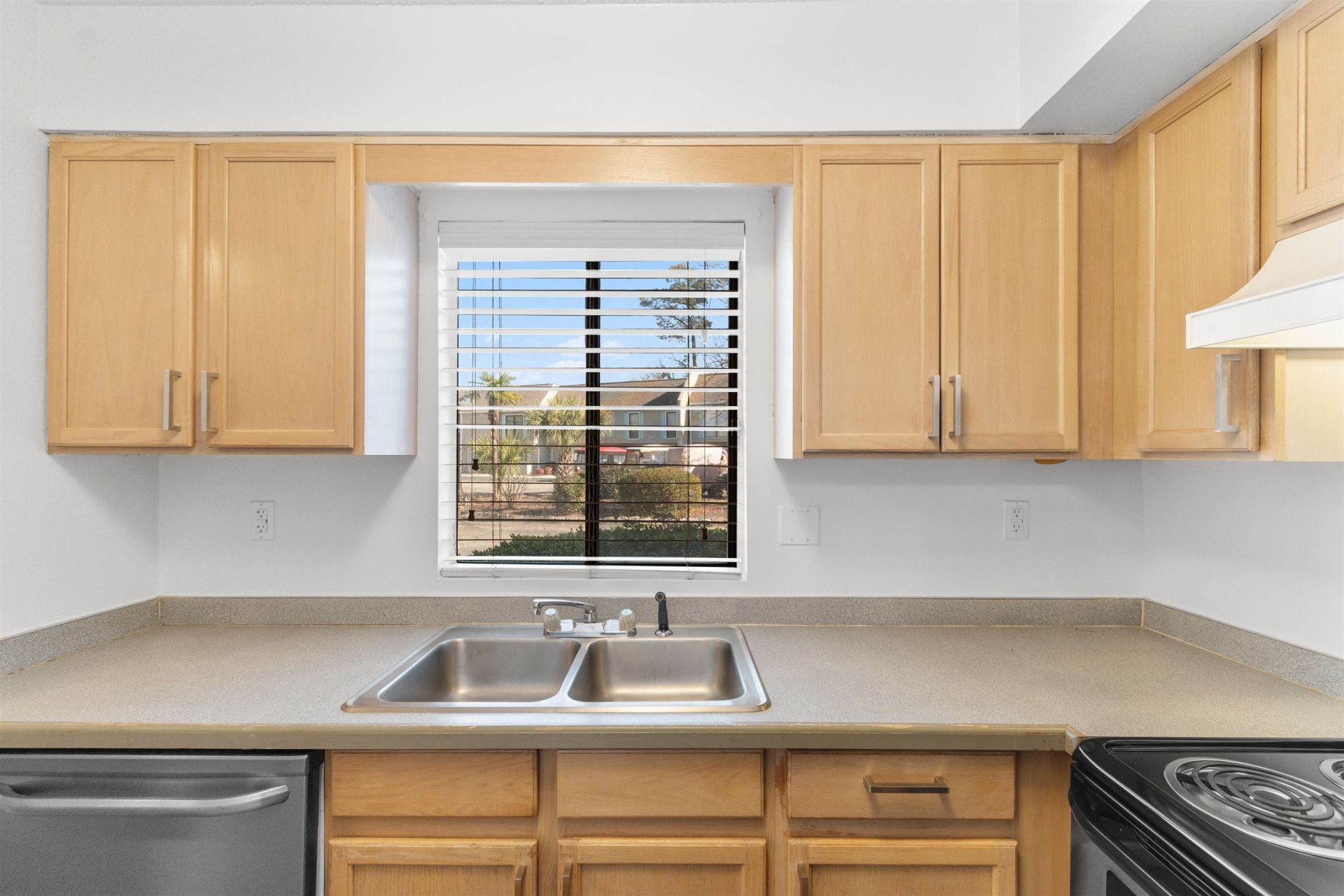938 Villa Dr. Photo 25