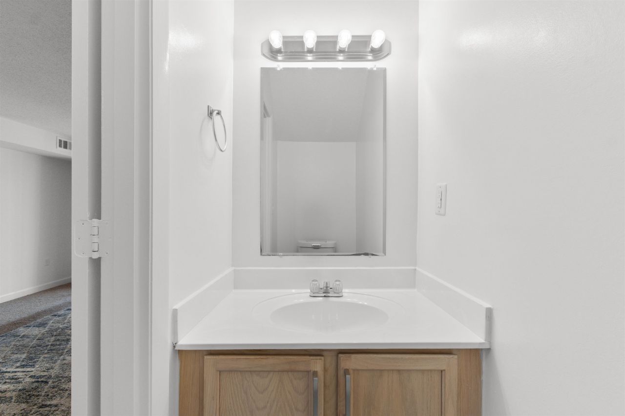 938 Villa Dr. Photo 30