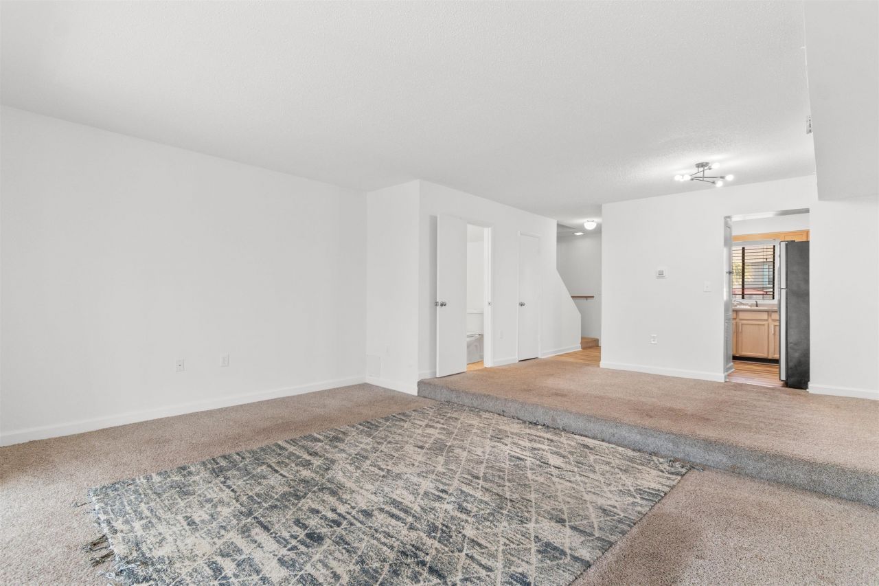 938 Villa Dr. Photo 32