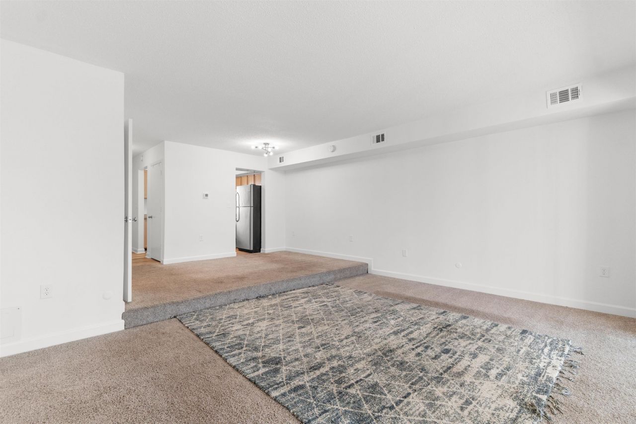 938 Villa Dr. Photo 33