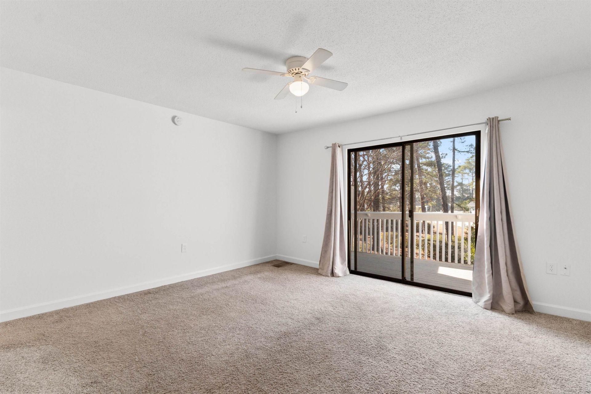 938 Villa Dr. Photo 39