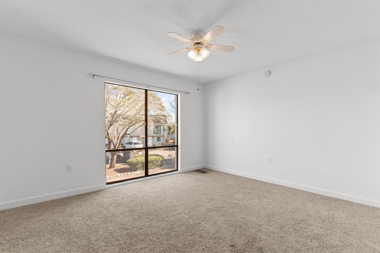 938 Villa Dr. Photo 39