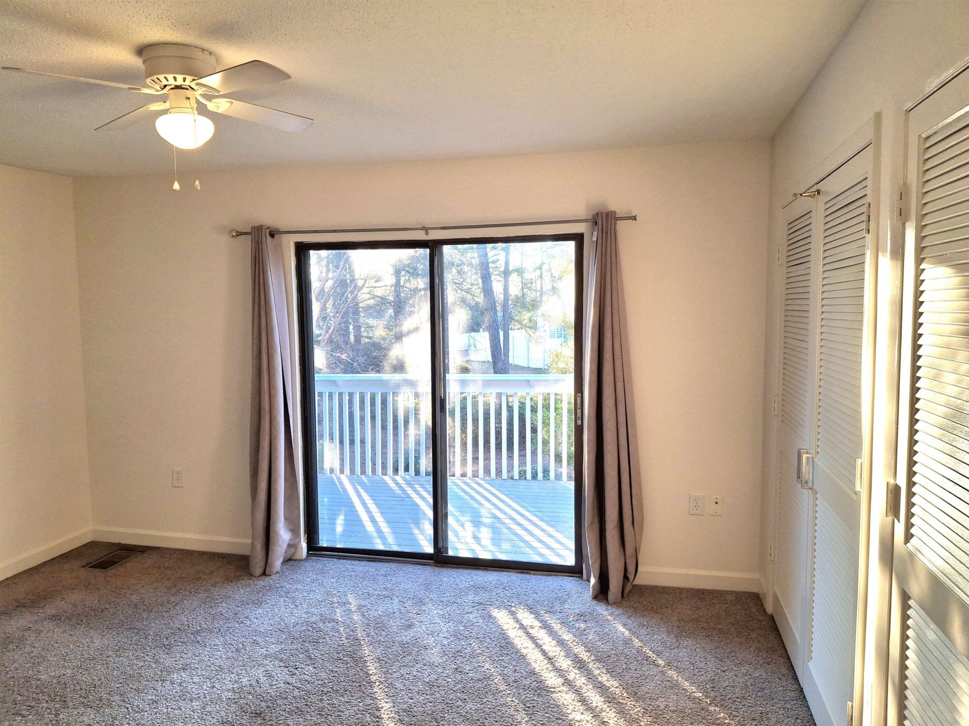 938 Villa Dr. Photo 40