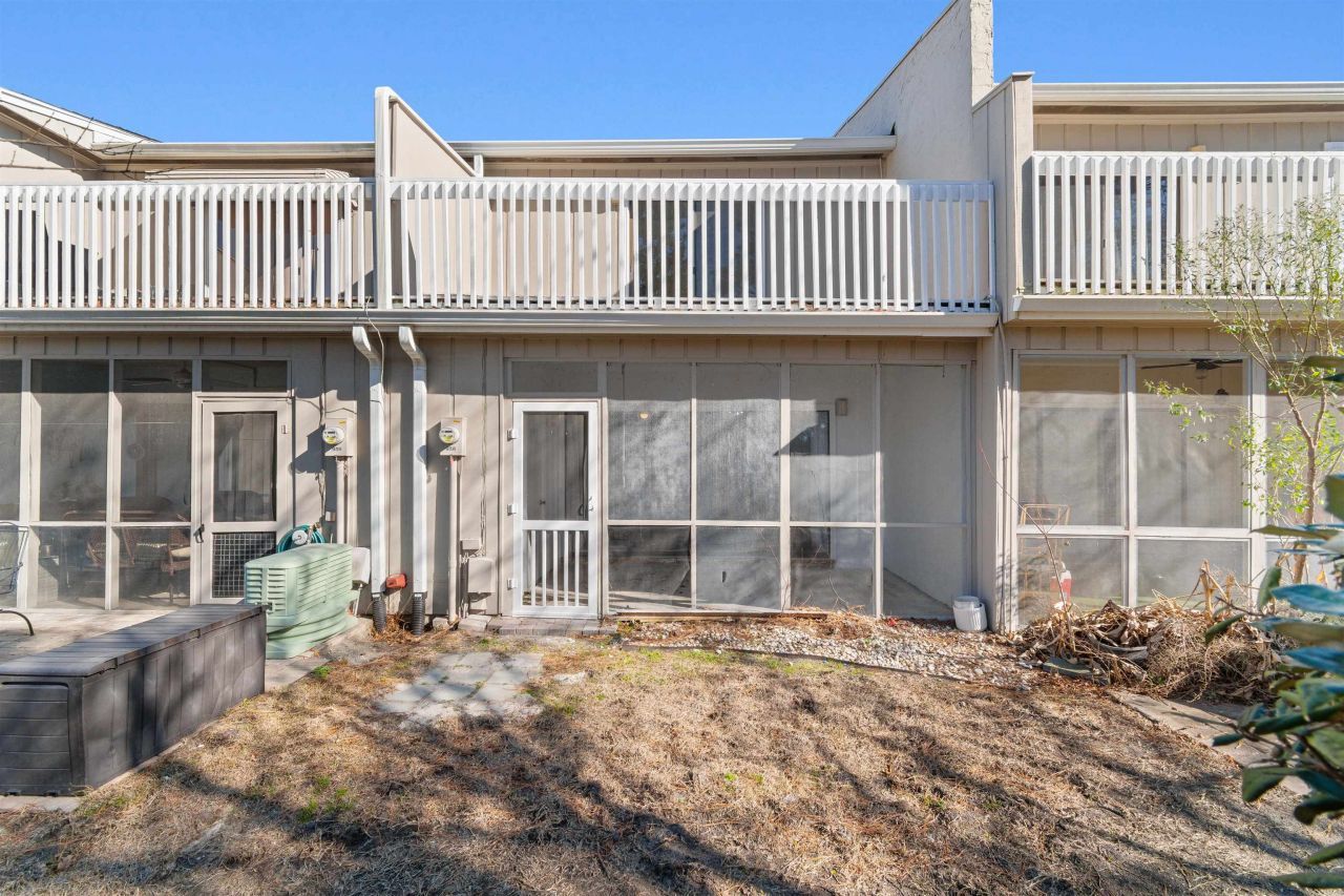 938 Villa Dr. Photo 46