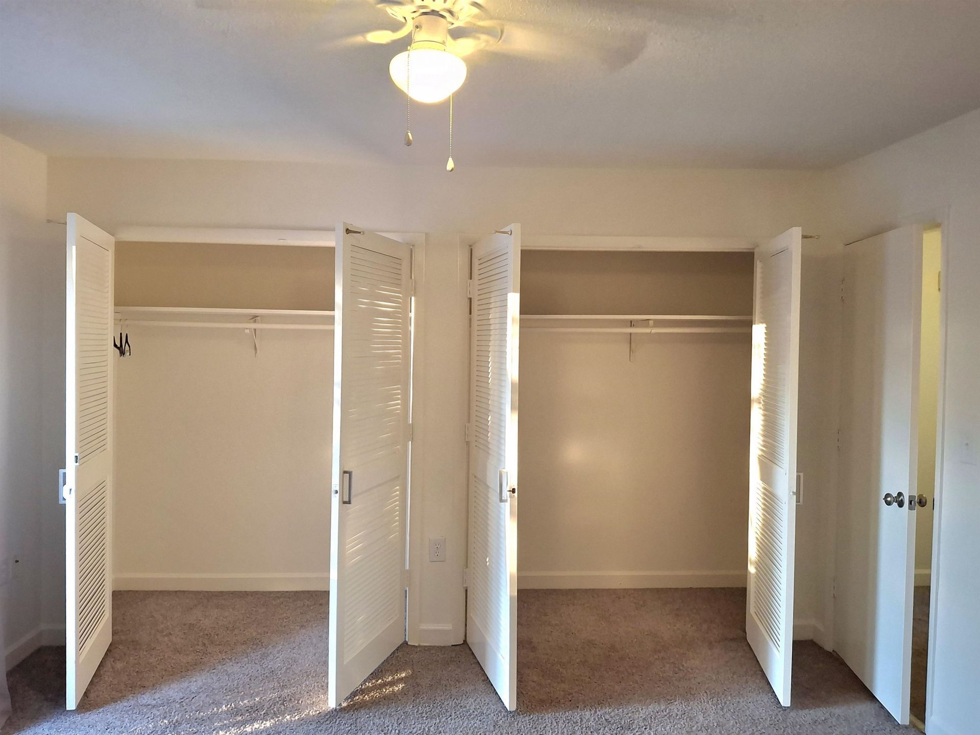 938 Villa Dr. Photo 47