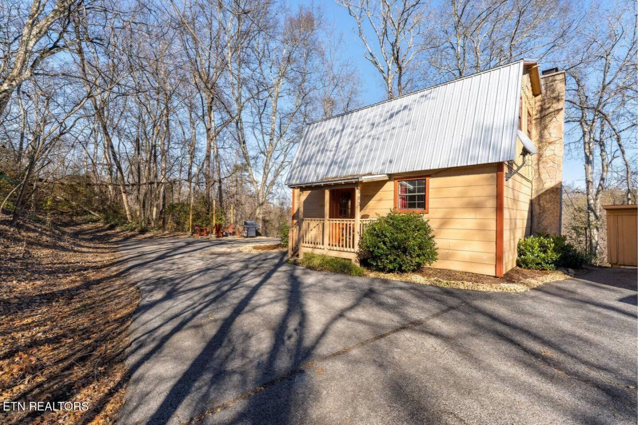 903 Sunrise Blvd, Sevierville, TN 37862 Main Photo