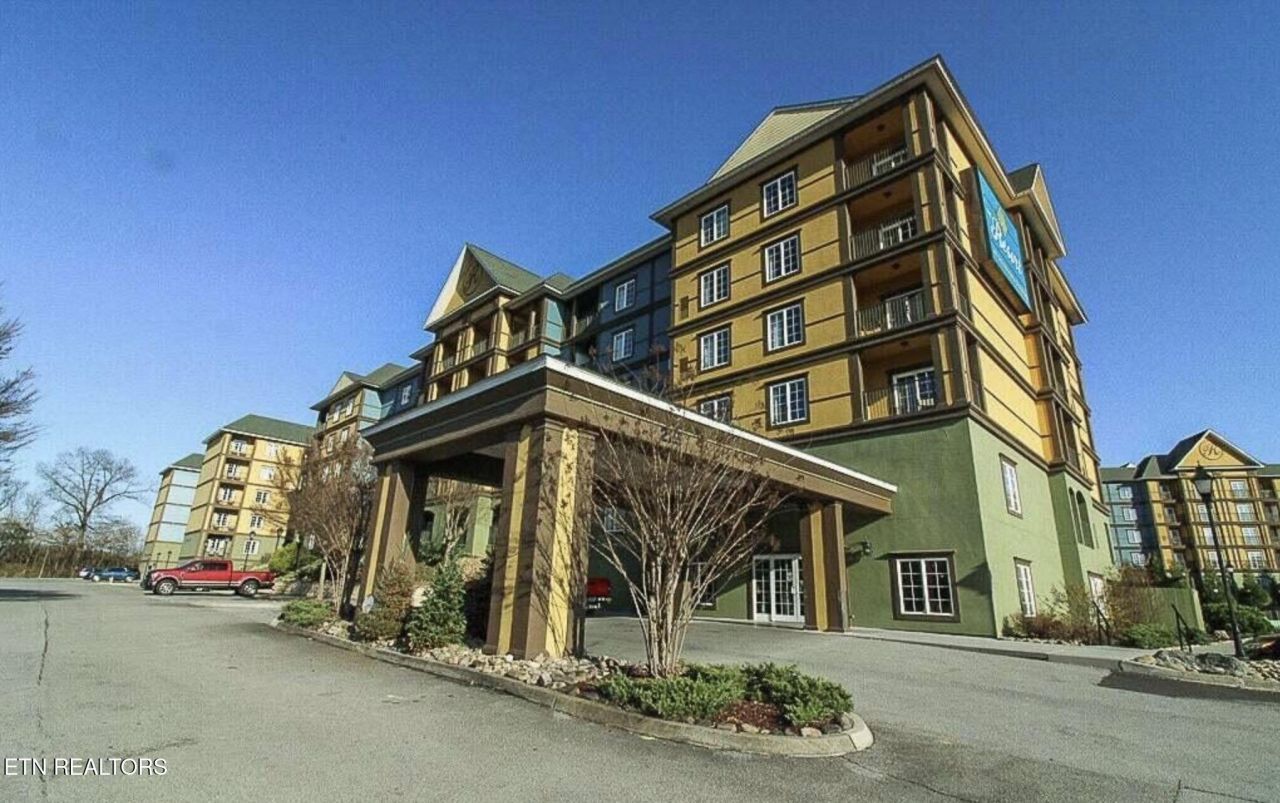 225 Collier Drive, Unit 2410, Sevierville, TN 37862 Main Photo