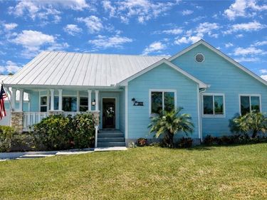 20520 Pine Tree LN, ESTERO, FL 33928