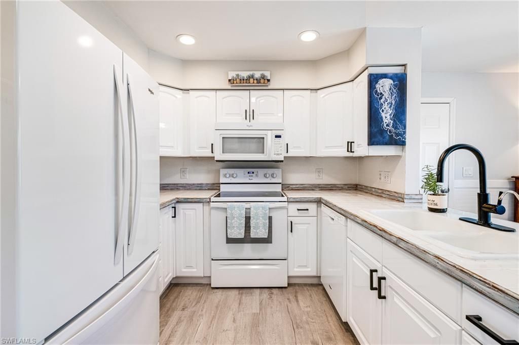 20520 Pine Tree Ln, Estero, FL 33928 Photo