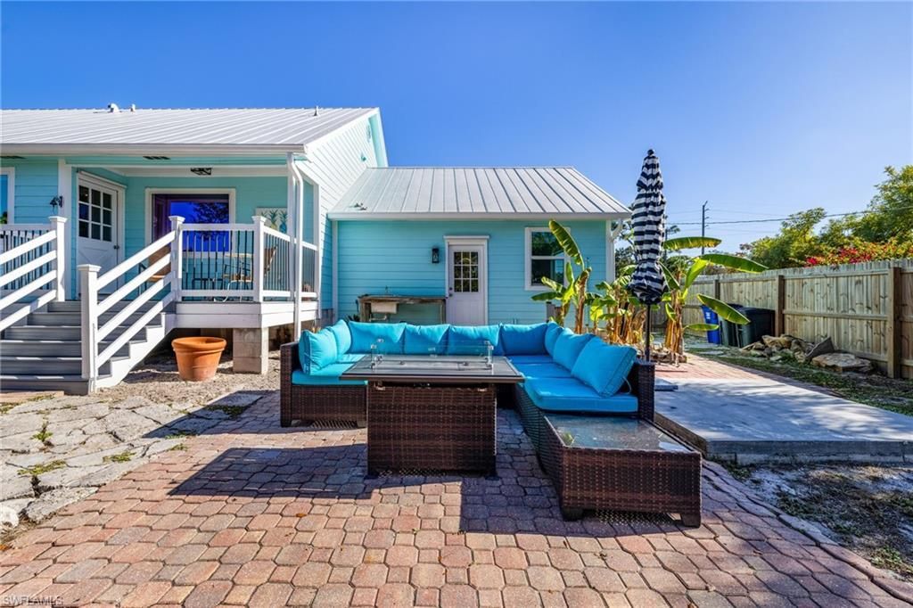 20520 Pine Tree Ln, Estero, FL 33928 Photo