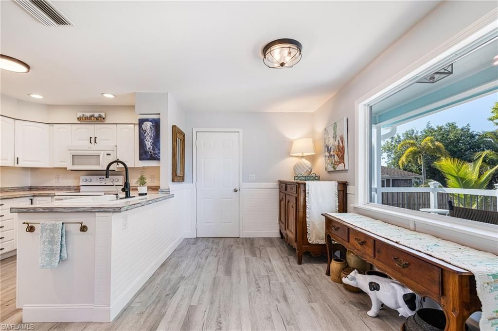 20520 Pine Tree Ln, Estero, FL 33928 Photo