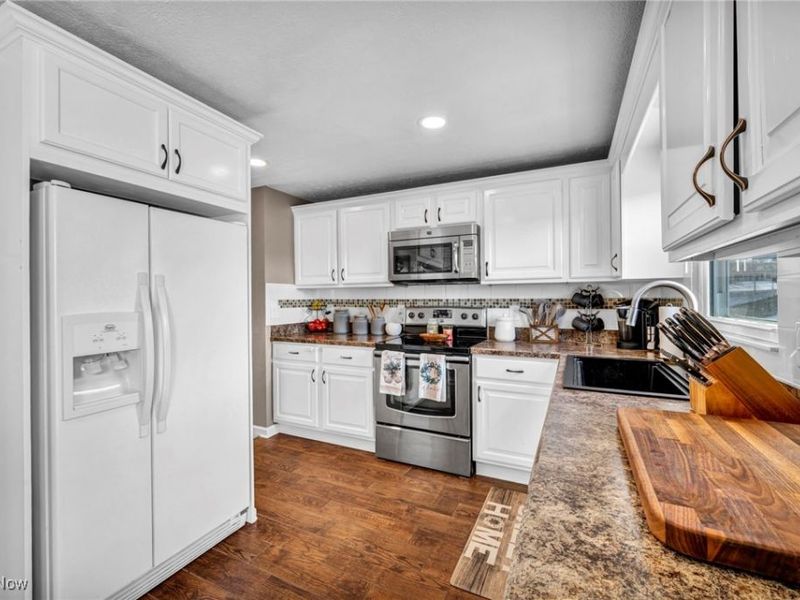 1690 Cloverview Drive, Uniontown, OH 44685 Photo 10