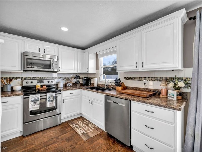 1690 Cloverview Drive, Uniontown, OH 44685 Photo 11