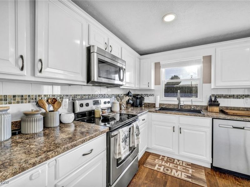 1690 Cloverview Drive, Uniontown, OH 44685 Photo 12