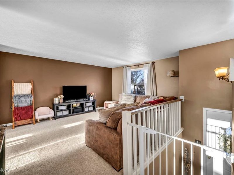 1690 Cloverview Drive, Uniontown, OH 44685 Photo 6