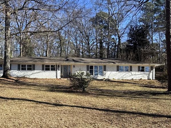 1501 Briarwood Cir, Columbus, MS 39705