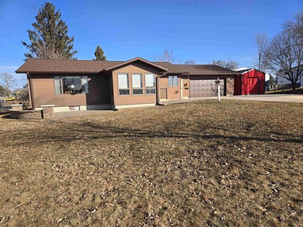 412 2nd St. E, Riceville, IA 50466