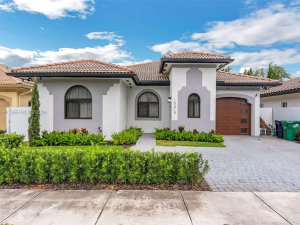 15619 SW 14th St , Miami, FL 33194