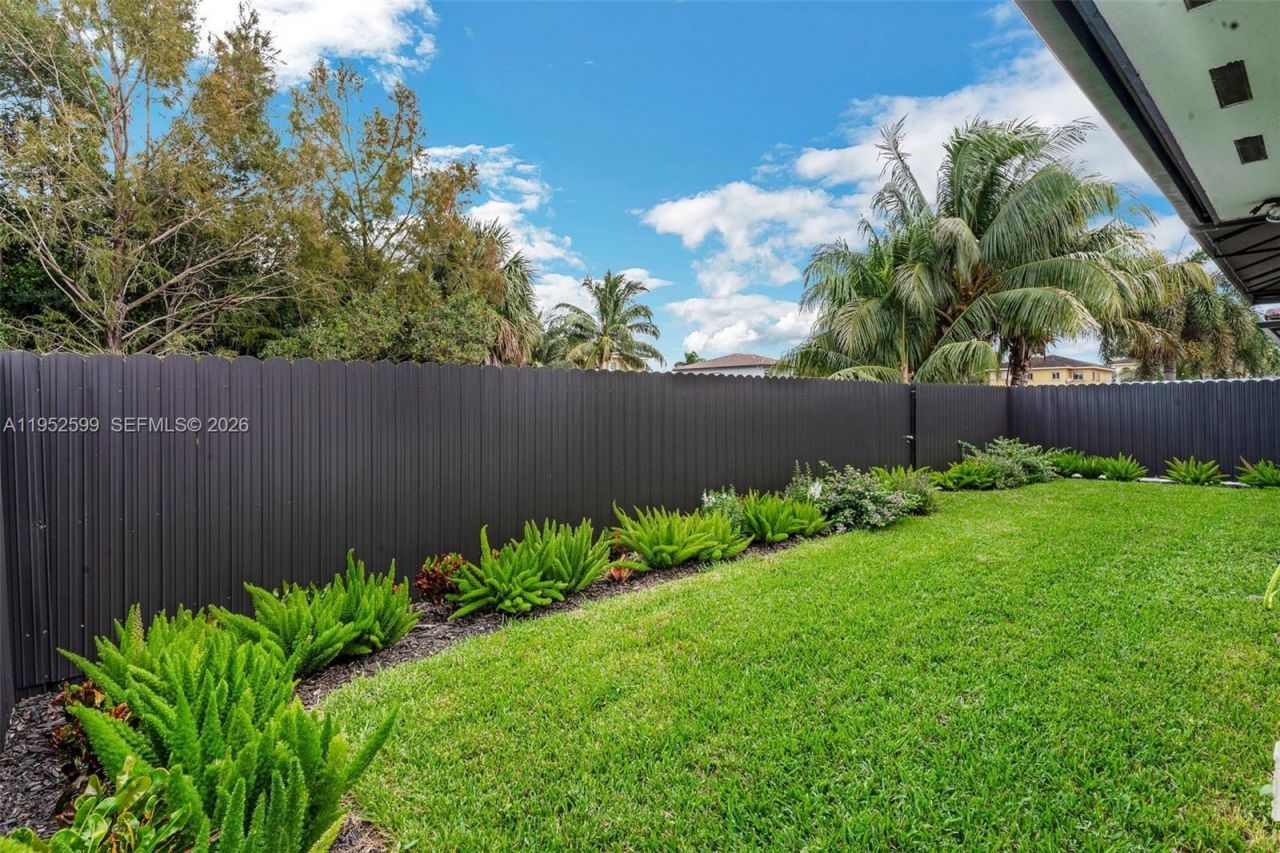 15619 SW 14th St , Miami, FL 33194 Photo