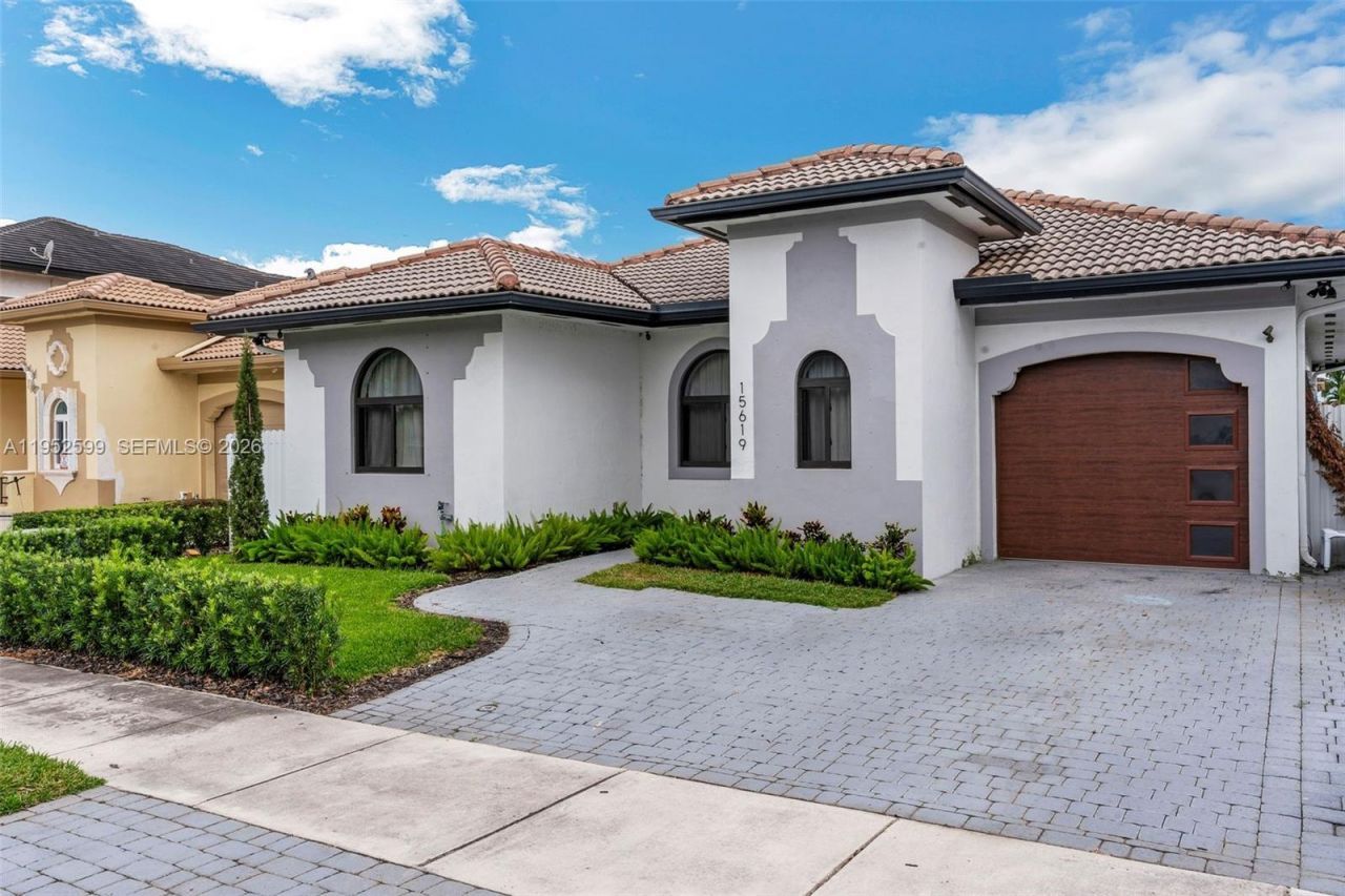 15619 SW 14th St , Miami, FL 33194 Photo