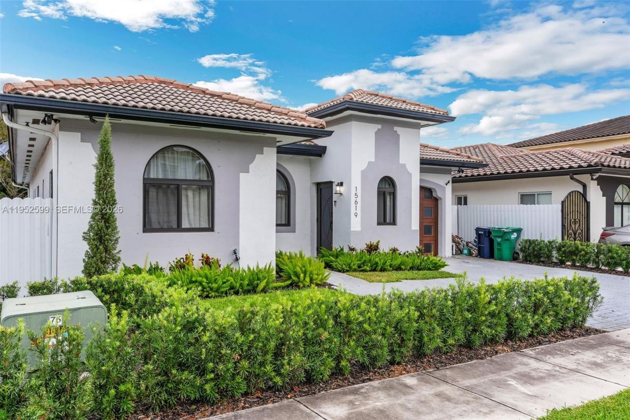 15619 SW 14th St , Miami, FL 33194 Photo