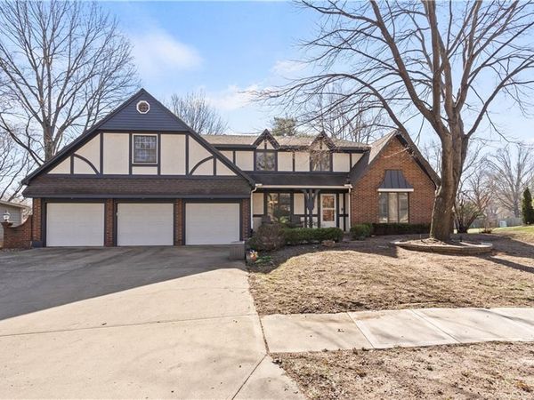 8113 W 99th Street, Overland Park, KS 66212