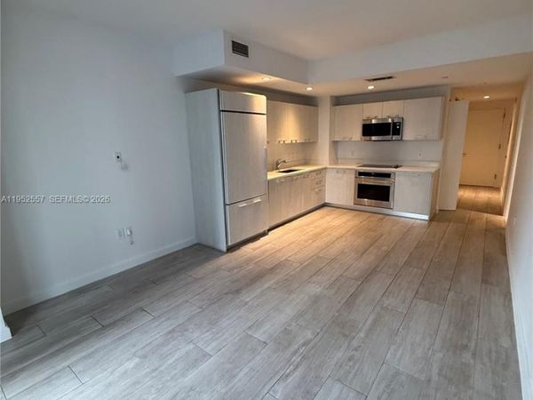 45 SW 9th St, Unit 1004, Miami, FL 33130