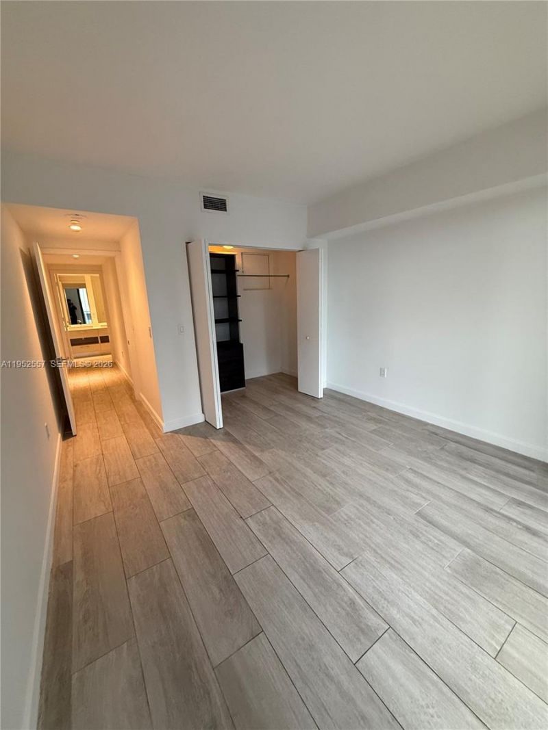 45 SW 9th St, Unit 1004, Miami, FL 33130 Photo