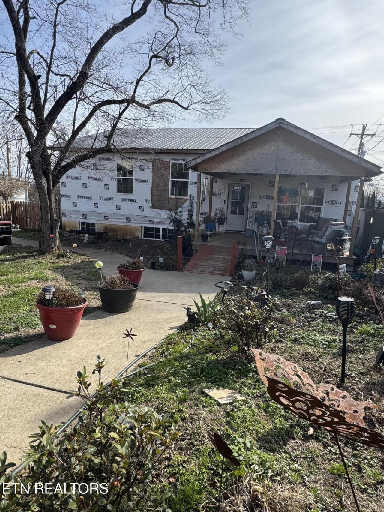 201 W Fourth Ave, Lenoir City, TN 37771 Main Photo