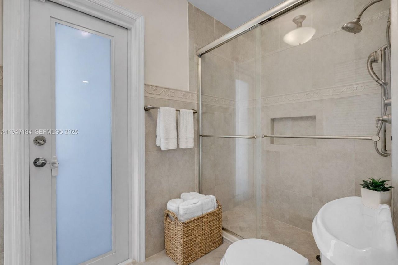 8425 SW 149th Dr, Palmetto Bay, FL 33158 Photo