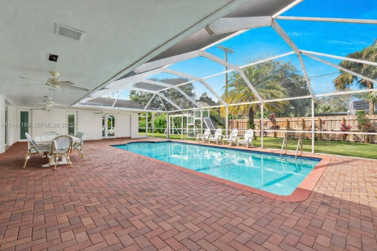 8425 SW 149th Dr, Palmetto Bay, FL 33158 Photo