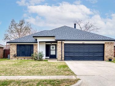 2817 Country Creek Lane, Fort Worth, TX 76123