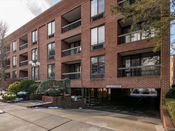 20 Gilchrest Road, Unit 3D, Great Neck, NY 11021