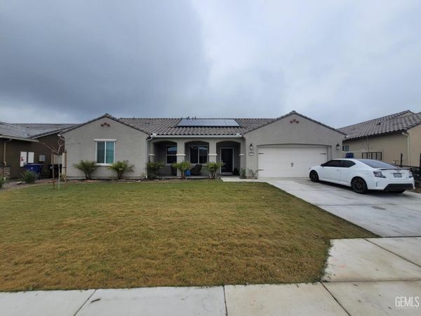 4917 Chukchansi Avenue, Bakersfield, CA 93306