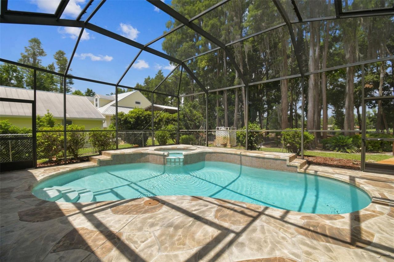 17906 Loretta Lane, Lutz, FL 33548 Photo