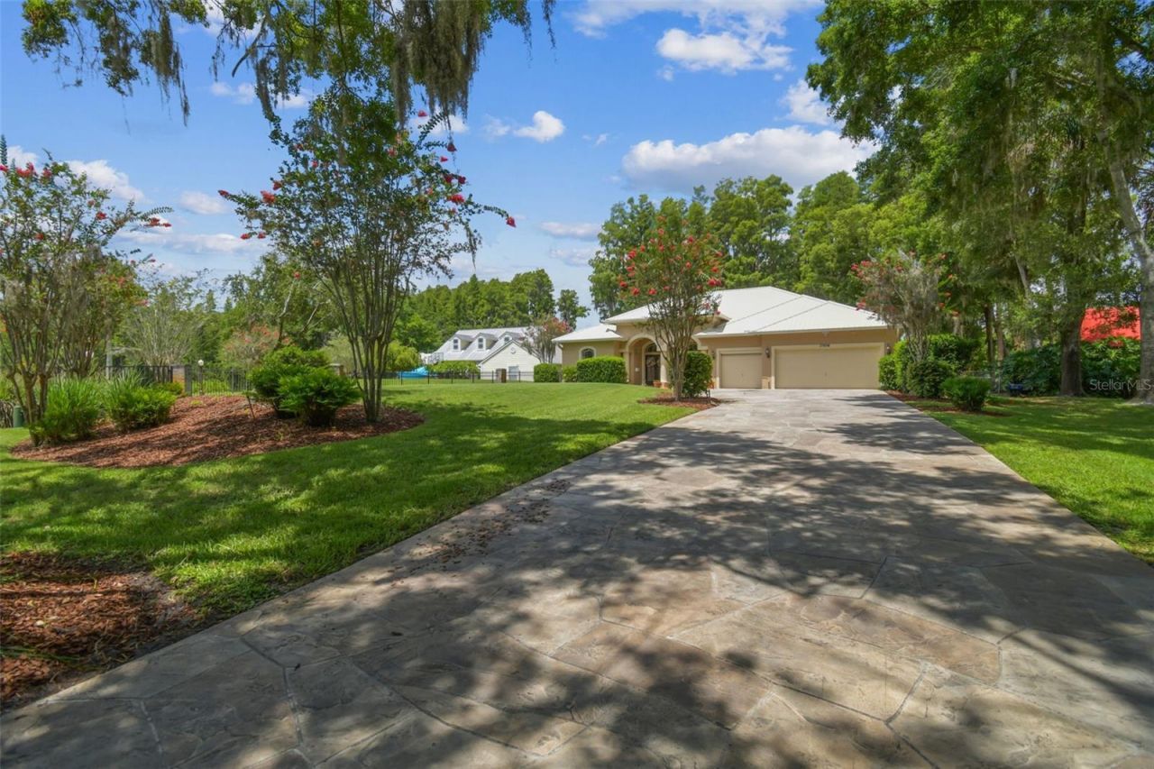 17906 Loretta Lane, Lutz, FL 33548 Photo
