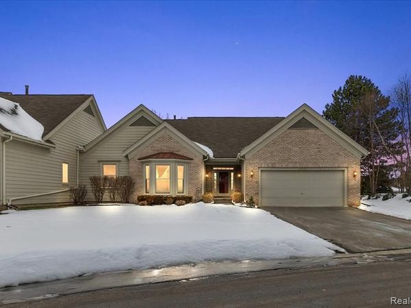 35460 Woodfield Drive, Farmington Hills, MI 48331