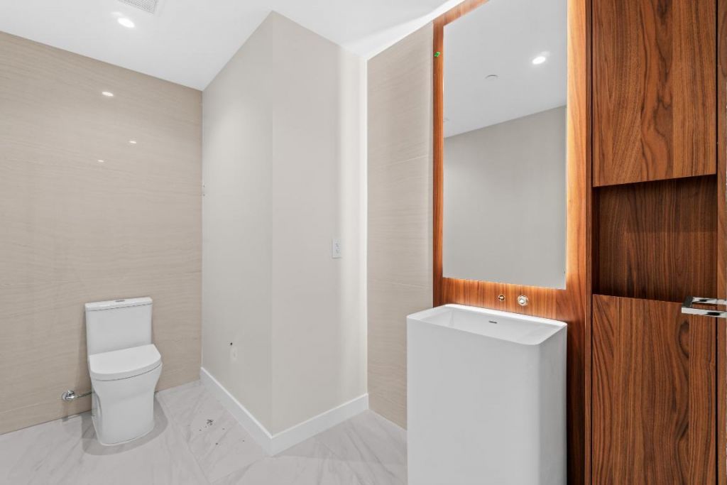 220 SE Mizner Boulevard, Unit 223, Boca Raton, FL 33432 Photo