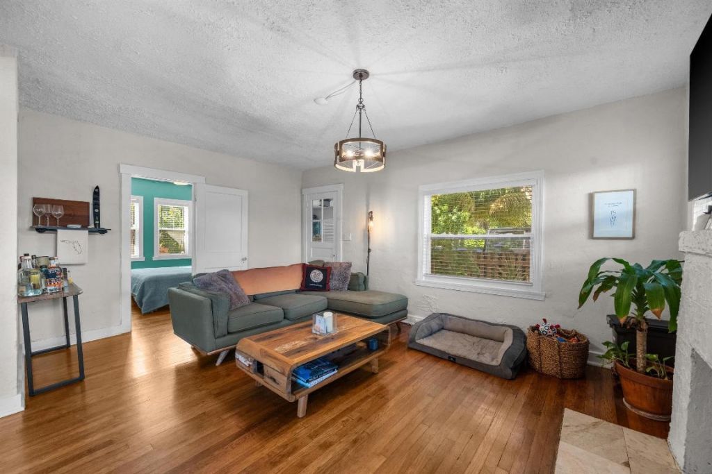 6704 Garden Avenue, West Palm Beach, FL 33405 Photo