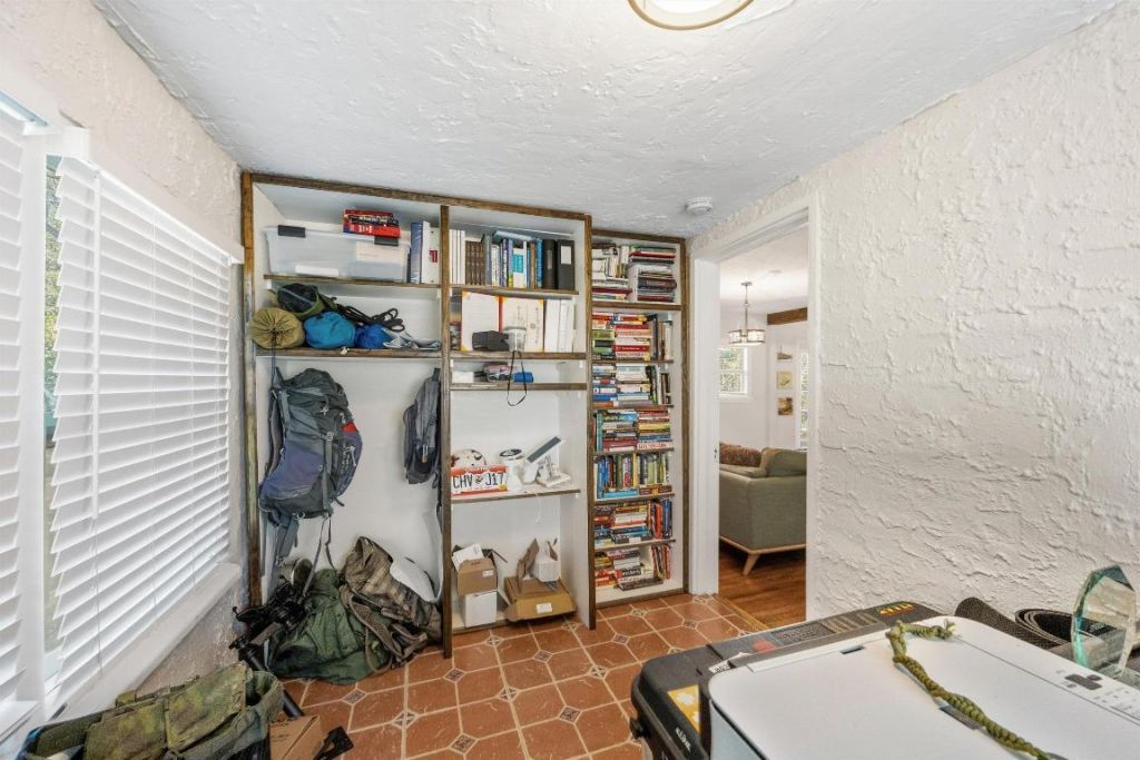 6704 Garden Avenue, West Palm Beach, FL 33405 Photo