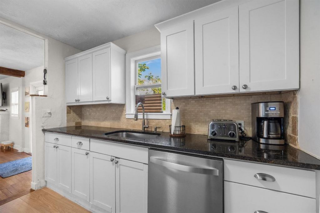 6704 Garden Avenue, West Palm Beach, FL 33405 Photo