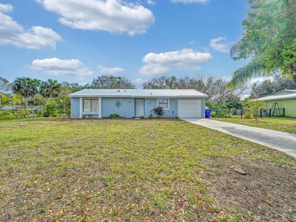 1765 24th Place SW, Vero Beach, FL 32962