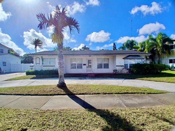 330 NW 205th Ter, Miami Gardens, FL 33169