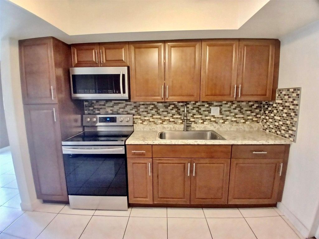 330 NW 205th Terrace, Miami Gardens, FL 33169 Photo